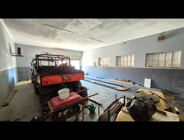 2,100M² FACTORY FOR SALE IN BOKSBURG EAST